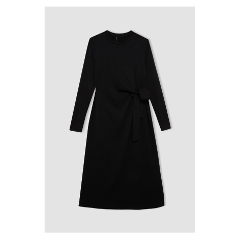 DEFACTO Regular Fit Crew Neck Basic Plain Tied Waist Crepe Long Sleeve Black Dress