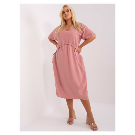 Prašně růžové nadrozměrné midi šaty ZULUNA Fashionhunters