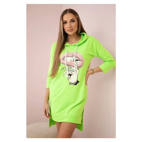 Kesi Šaty s delšími zády a barevným khaki potiskem Barva: Zelená - světle