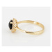 Dámský zlatý prsten s onyxem a čirými zirkony PR0547F + DÁREK ZDARMA