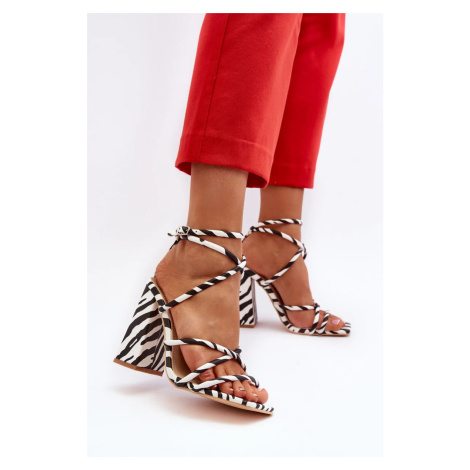 Módní bílé a černé sandály na vysokém podpatku Josette Kesi