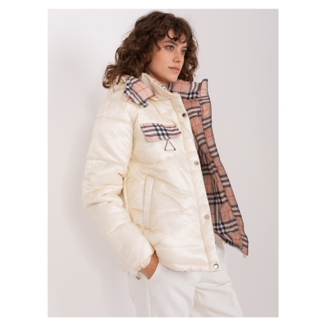 Světle béžová dámská zimní bunda s kapucí Fashionhunters