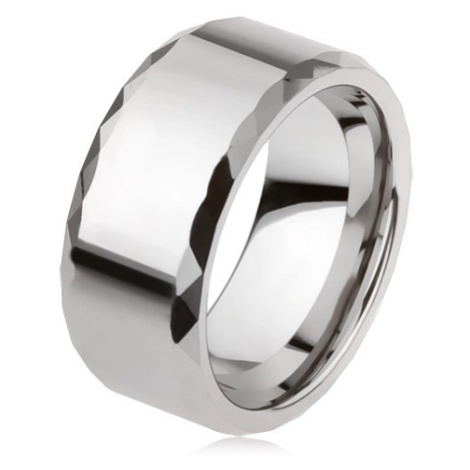 Wolframový prsten stříbrné barvy, geometricky broušené okraje, hladký povrch Šperky eshop
