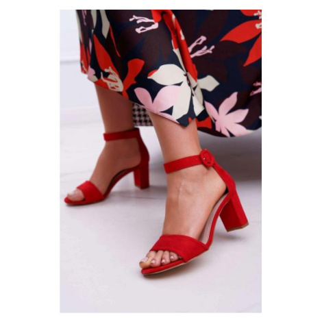 Červené semišové sandály na mírném podpatku pro dámy