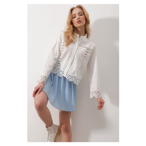 Trend Alaçatı Stili Women's White Lace Embroidered Hole Openwork Crop Woven Shirt