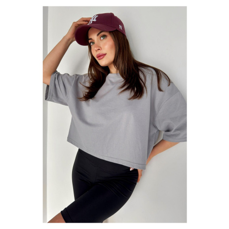 MODAGEN Women's Oversize Gray Crop Tshirt