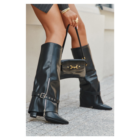 Dámské kozačky na klínku s ozdobným páskem eko kůže černé Jolivine