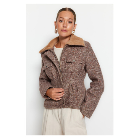 Trendyol Brown Premium Plyšový kabát s límečkem