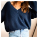 Modrý svetr s výstřihem do V – one size