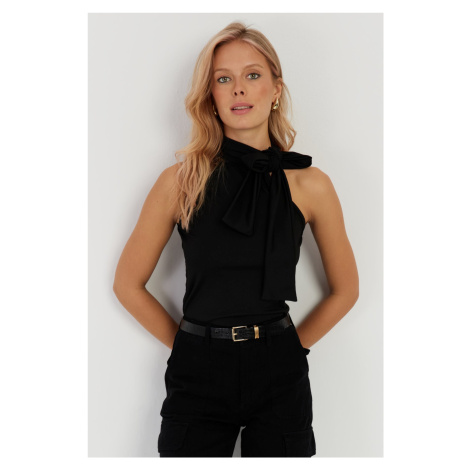 Cool & Sexy Women's Black Bow Crop Blouse