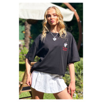 Trend Alaçatı Stili Women's Black Crew Neck Front Embroidered Oversize Unisex T-Shirt