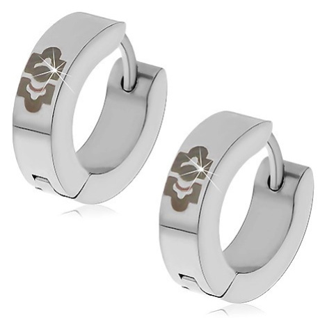 Ocelové náušnice ve stříbrném odstínu - kroužky s černým ornamentem Šperky eshop