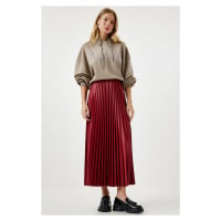 Happiness İstanbul Women's Red Shiny Finish Pleated Knitted Skirt