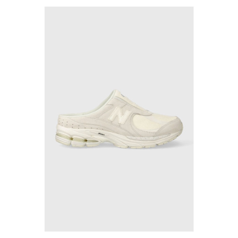 Pantofle New Balance M2002RMQ bílá barva