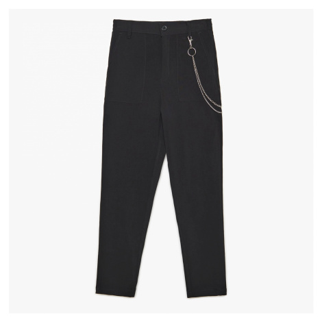 Cropp - Kalhoty joggers s ozdobným řetízkem - Černý