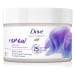 Dove Bath Therapy Renew jemný tělový peeling Wild Violet & Pink Hibiscut 295 ml