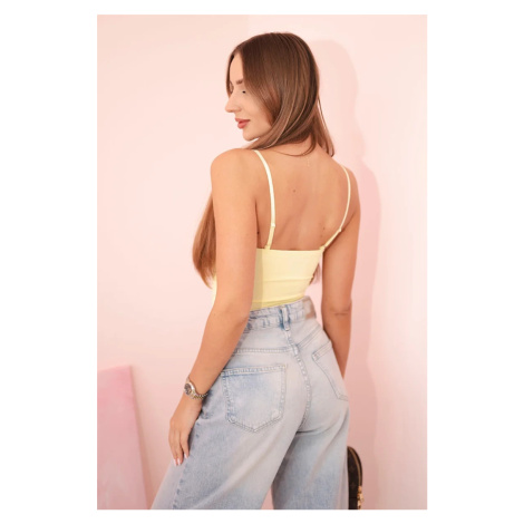 Dámská halenka s body bez ramínek, volánky a výstřihem do V žlutý