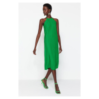 Trendyol Zelený Shift / Rovný Nulový rukáv Midi Plisované Pletené šaty