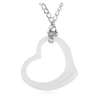 Ocelový náhrdelník stříbrné barvy, obrys bílého keramického srdce