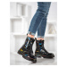 Designové kotníčkové boty černé dámské na plochém podpatku