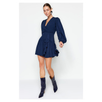 Trendyol Navy Blue Flounce Dvouřadé tkané tkané šaty