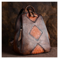 Kožený vintage batoh pro dámy s texturovaným vzorem
