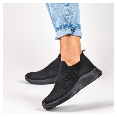 Černé dámské sportovní nazouvací boty