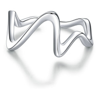 Vlnitý prsten v minimalistickém stylu