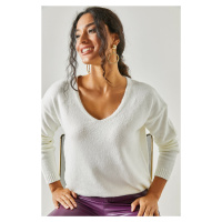 Olalook Women's Ecru V-Neck Soft Textured Knitwear Sweater