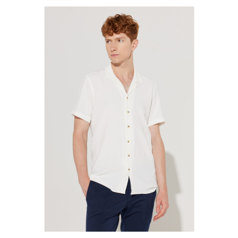 ALTINYILDIZ CLASSICS Men's White Slim Fit Slim Fit Classic Collar Short Sleeve Shirt. AC&Co / Altınyıldız Classics
