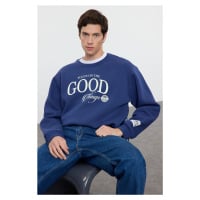 Trendyol Navy Blue Oversize/Wide Cut Fleece Inside/Warm Printed Sweatshirt