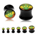 Černý sedlový plug do ucha, zelená marihuana s rasta barvami na pozadí - Tloušťka : 8 mm