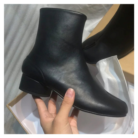 Kožené kotníkové boty na podpatku