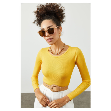 XHAN Women's Yellow Round Neck Camisole Blouse