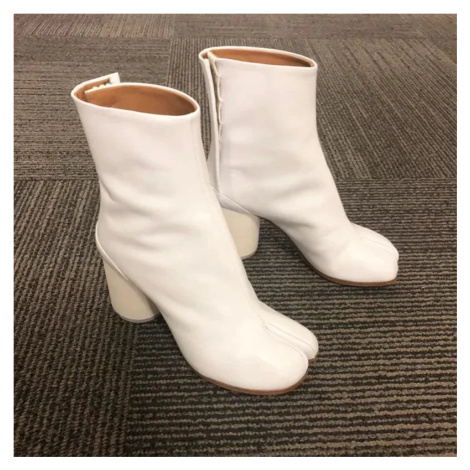 Kožené kotníkové boty na podpatku