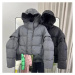 Dámská krátká zimní bunda s peřím a kapucí