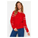 Trendyol červený pletený svetr s výstřihem u bazénu