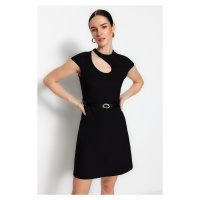 Trendyol černé páskové A-Line Mini tkaný límec detailní tkané šaty