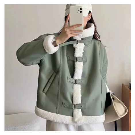 Dámská kožená bunda s kožíškem a opasky