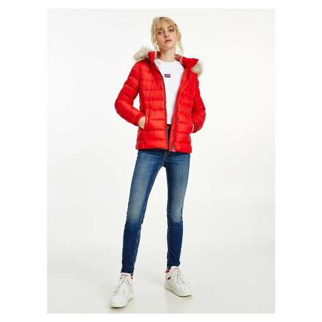 Tommy Jeans dámská červená zimní bunda Tommy Hilfiger