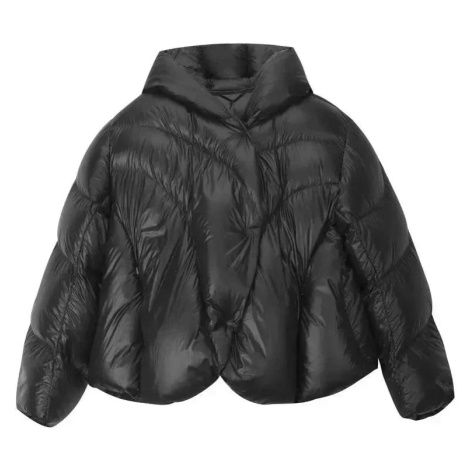 Krátká péřová bunda – dámský lehký puffer, volný střih