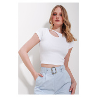 Trend Alaçatı Stili Women's White Crew Neck Drop Decollete Half Sleeve Knitted Blouse
