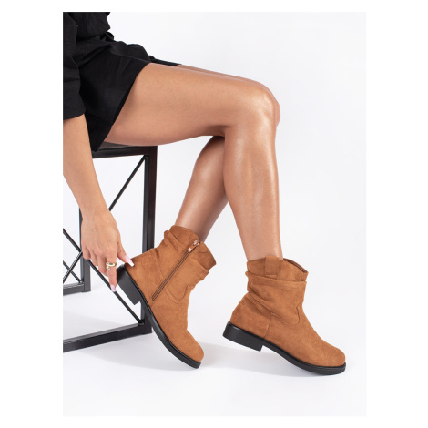 Stylové hnědé dámské kotníčkové boty bez podpatku