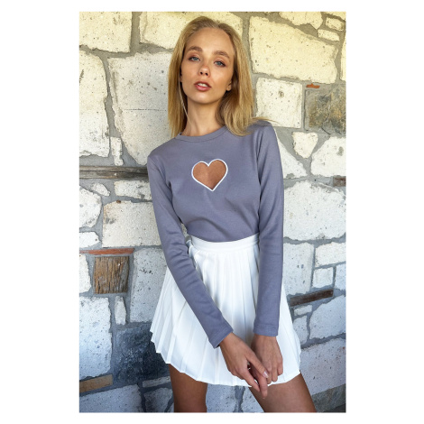 Trend Alaçatı Stili Women's Gray Crew Neck Heart Embroidery Decollete Camisole Blouse