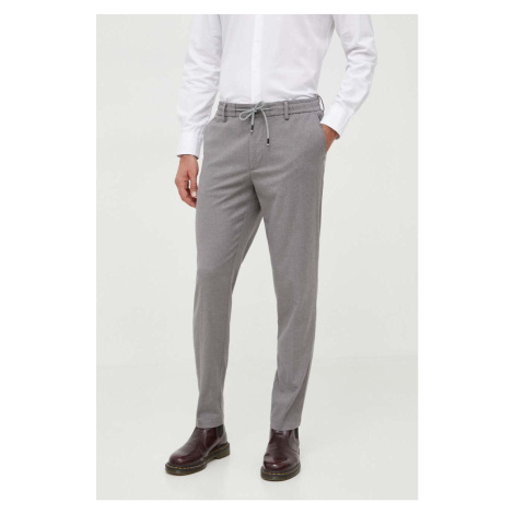 Kalhoty BOSS pánské, šedá barva, ve střihu chinos Hugo Boss
