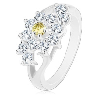 Prsten s lesklými rozdělenými rameny, čirý kvítek se žlutým středem