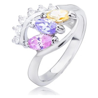Lesklý prsten stříbrné barvy - elipsa s barevnými zirkony