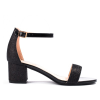 Výborné černé dámské sandály na širokém podpatku