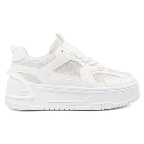 Moderní dámské bílé tenisky na platformě