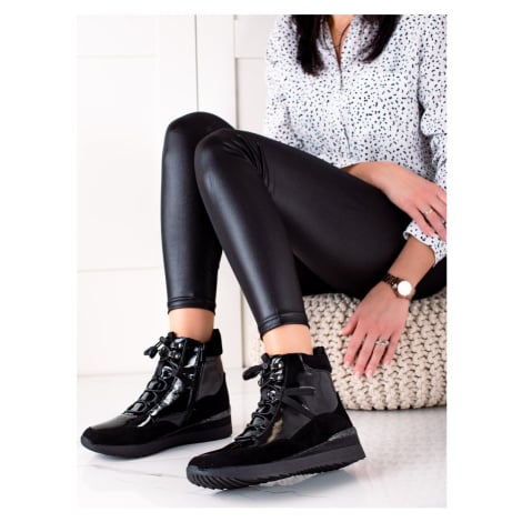 Komfortní dámské černé kotníčkové boty bez podpatku Groto gogo